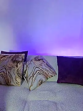 Snapshot of AliishaPss chatting on 11/28/25, 08:22 AliishaPss online show from 11/28/25, 08:22