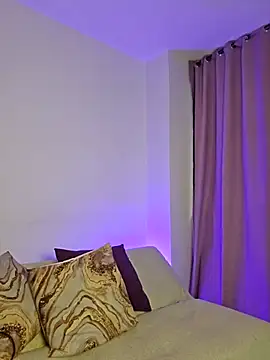 Snapshot of AliishaPss chatting on 12/04/25, 08:06 AliishaPss online show from 12/04/25, 08:06