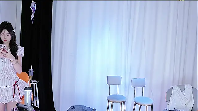 Snapshot of QY_001 chatting on 09/22/25, 12:51 QY 001 online show from 09/22/25, 12:51