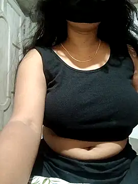 Snapshot of DiyaRoy49 chatting on 10/05/25, 10:02 DiyaRoy49 online show from 10/05/25, 10:02