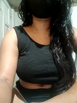 Snapshot of DiyaRoy49 chatting on 10/14/25, 05:47 DiyaRoy49 online show from 10/14/25, 05:47