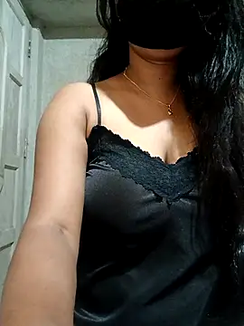 Snapshot of DiyaRoy49 chatting on 10/23/25, 10:36 DiyaRoy49 online show from 10/23/25, 10:36