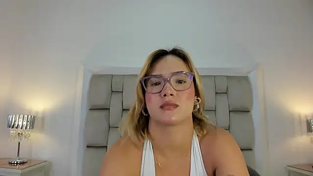 Snapshot of frehia_dimou chatting on 04/24/26, 11:23 frehia dimou online show from 04/24/26, 11:23