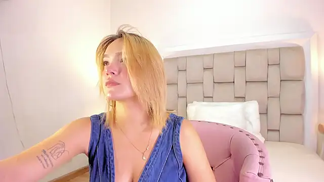 Snapshot of frehia_dimou chatting on 05/17/26, 11:50 frehia dimou online show from 05/17/26, 11:50