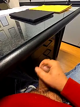 Snapshot of sonic197501 chatting on 11/10/25, 08:35 sonic197501 online show from 11/10/25, 08:35