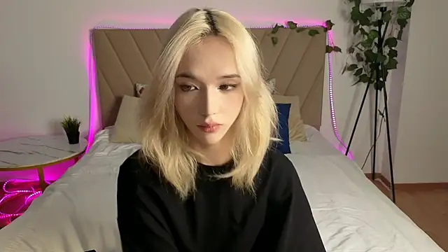 Snapshot of okerriella chatting on 06/17/26, 02:51 okerriella online show from 06/17/26, 02:51