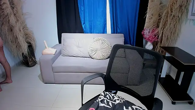 Snapshot of SofiaRivera1 chatting on 06/14/26, 04:42 SofiaRivera1 online show from 06/14/26, 04:42