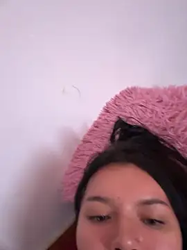 Snapshot of RoxanaBorns_ chatting on 04/10/26, 03:06 RoxanaBorns online show from 04/10/26, 03:06