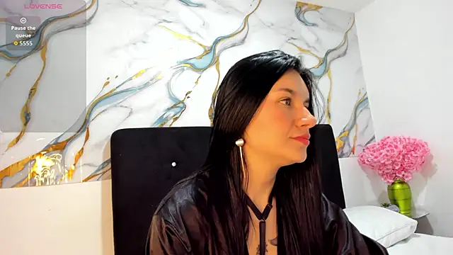 Snapshot of RoxanaBorns_ chatting on 06/01/26, 02:08 RoxanaBorns online show from 06/01/26, 02:08