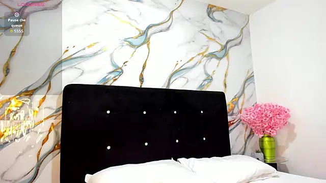 RoxanaBorns  online show from 07/02/26, 08:53