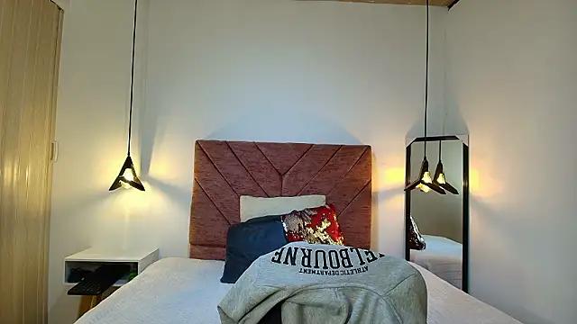 Hanna Lee   online show from 02/24/26, 08:07