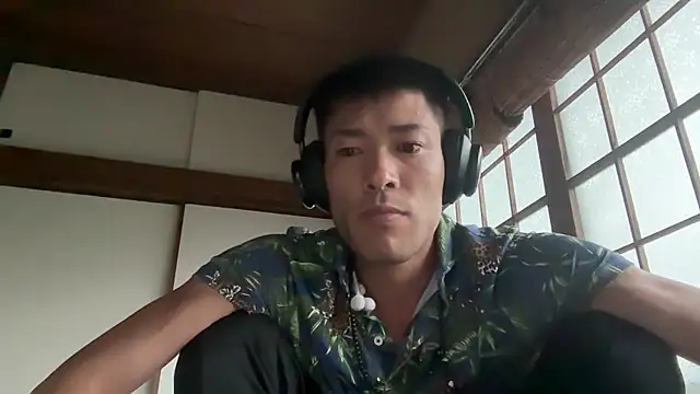 Snapshot of Bon-Nii chatting on 06/09/26, 09:32 Bon-Nii online show from 06/09/26, 09:32