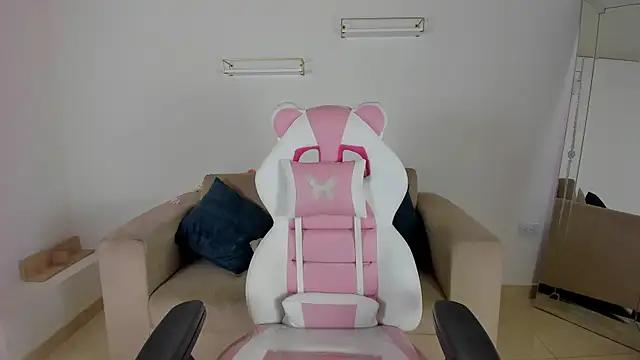 april smiith online show from 09/10/25, 12:16