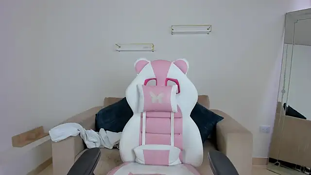 april smiith online show from 11/14/25, 12:15