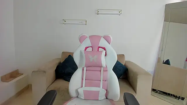 april smiith online show from 11/21/25, 12:26