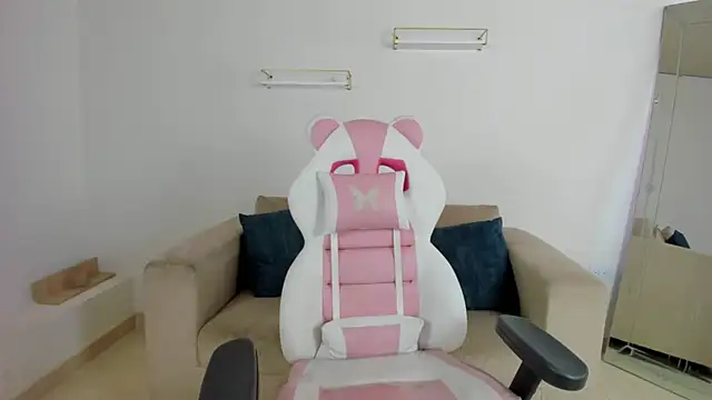 april smiith online show from 11/25/25, 12:16