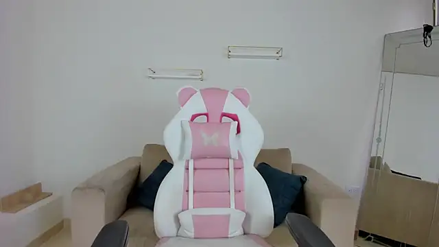 april smiith online show from 11/28/25, 12:19