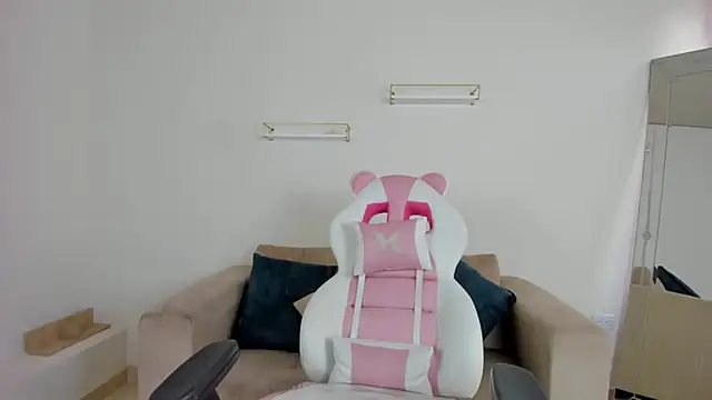 april smiith online show from 12/02/25, 12:21