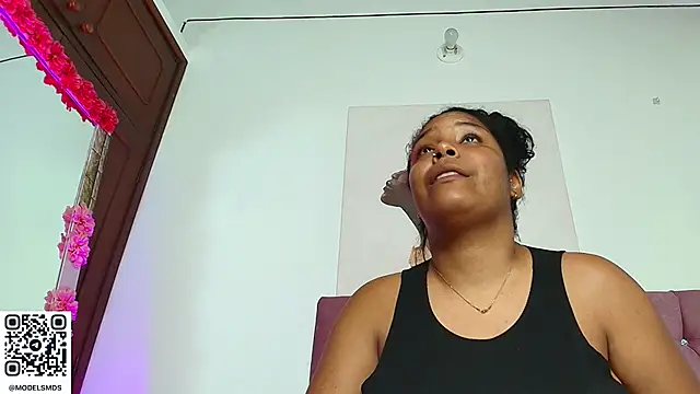 naomi campbel  online show from 11/06/25, 09:15