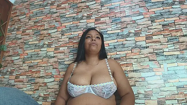 naomi campbel  online show from 11/26/25, 08:54