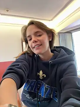 Snapshot of Wildmaca chatting on 10/11/25, 03:54 Wildmaca online show from 10/11/25, 03:54