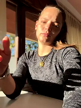 Snapshot of Wildmaca chatting on 10/30/25, 08:27 Wildmaca online show from 10/30/25, 08:27