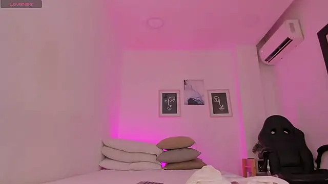 Snapshot of Anastasia_lauren chatting on 10/18/25, 08:09 Anastasia lauren online show from 10/18/25, 08:09