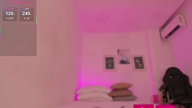 Snapshot of Anastasia_lauren chatting on 10/20/25, 07:47 Anastasia lauren online show from 10/20/25, 07:47