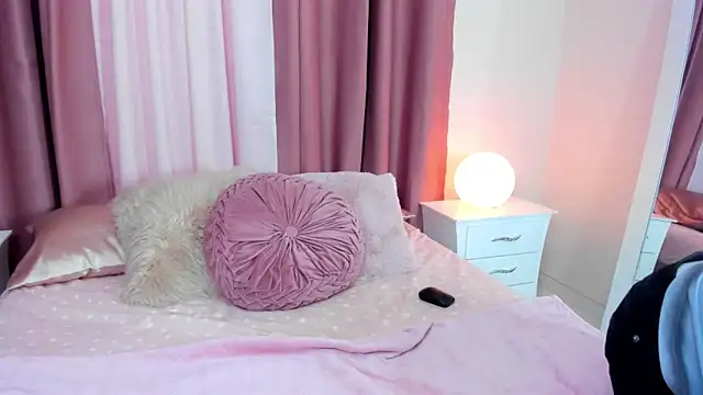 Snapshot of Honeymoon_sariel chatting on 10/26/25, 08:37 Honeymoon sariel online show from 10/26/25, 08:37