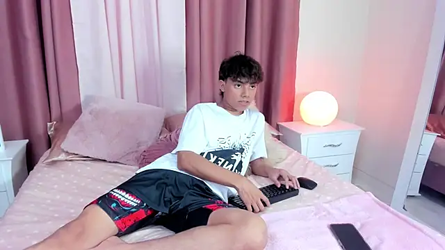 Snapshot of Honeymoon_sariel chatting on 10/27/25, 08:35 Honeymoon sariel online show from 10/27/25, 08:35