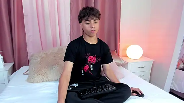 Snapshot of Honeymoon_sariel chatting on 10/30/25, 08:20 Honeymoon sariel online show from 10/30/25, 08:20