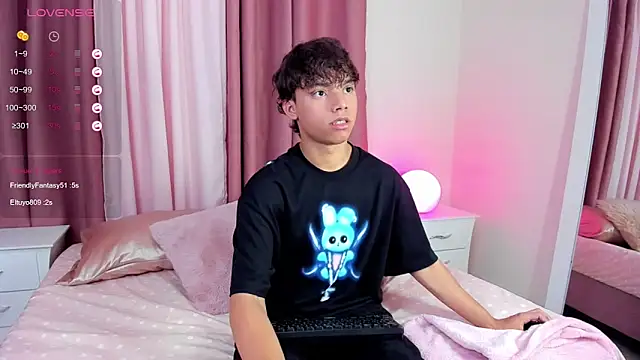 Snapshot of Honeymoon_sariel chatting on 11/17/25, 08:14 Honeymoon sariel online show from 11/17/25, 08:14