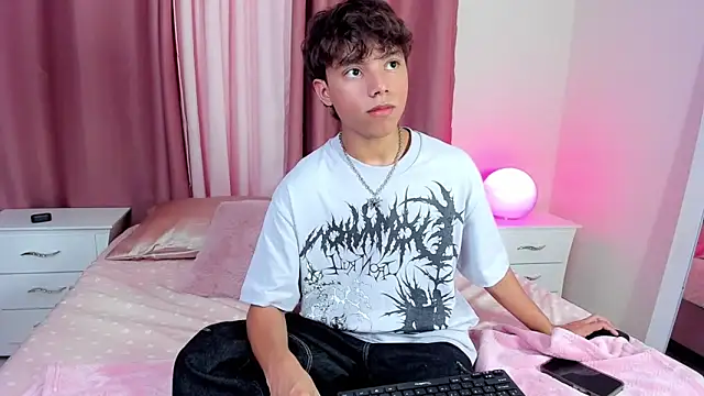 Snapshot of Honeymoon_sariel chatting on 11/19/25, 08:31 Honeymoon sariel online show from 11/19/25, 08:31