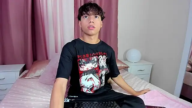 Snapshot of Honeymoon_sariel chatting on 11/24/25, 01:33 Honeymoon sariel online show from 11/24/25, 01:33