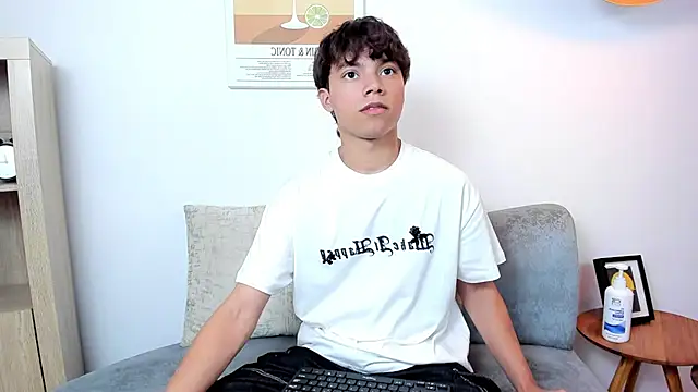 Snapshot of Honeymoon_sariel chatting on 11/26/25, 08:32 Honeymoon sariel online show from 11/26/25, 08:32