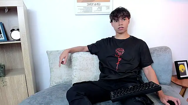 Snapshot of Honeymoon_sariel chatting on 11/28/25, 08:33 Honeymoon sariel online show from 11/28/25, 08:33