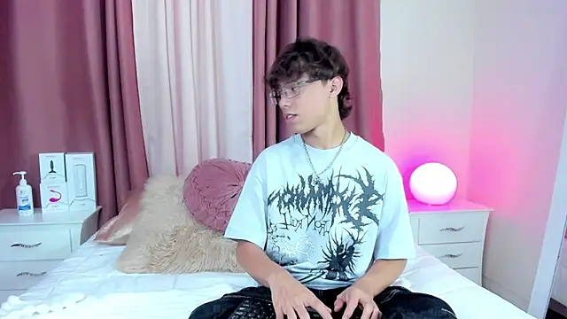 Snapshot of Honeymoon_sariel chatting on 11/30/25, 08:57 Honeymoon sariel online show from 11/30/25, 08:57