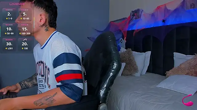 Thomas moon online show from 10/20/25, 01:00