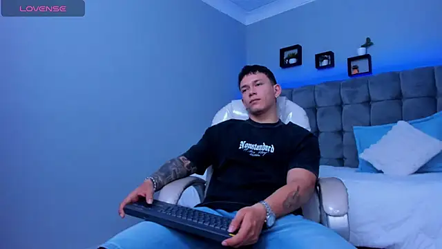 Thomas moon online show from 11/27/25, 12:07