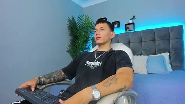 Thomas moon online show from 02/27/26, 01:44