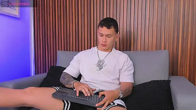 Thomas moon online show from 03/01/26, 02:19