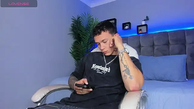 Thomas moon online show from 03/28/26, 01:33