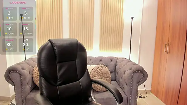 Snapshot of Karliie_kloss_ chatting on 07/04/26, 08:48 Karliie kloss online show from 07/04/26, 08:48