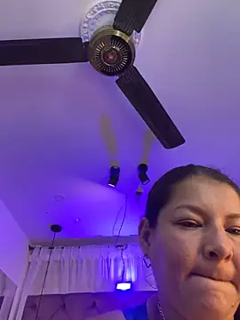 Snapshot of Sussan__ chatting on 06/19/26, 11:25 Sussan online show from 06/19/26, 11:25