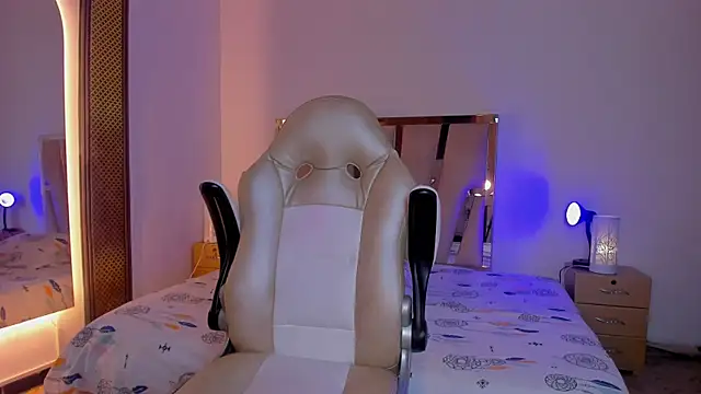 Elowen Clark online show from 01/06/26, 08:23