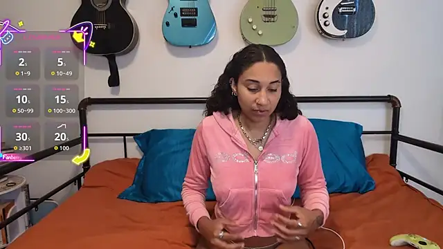 Snapshot of onlystrings chatting on 03/06/26, 10:39 onlystrings online show from 03/06/26, 10:39