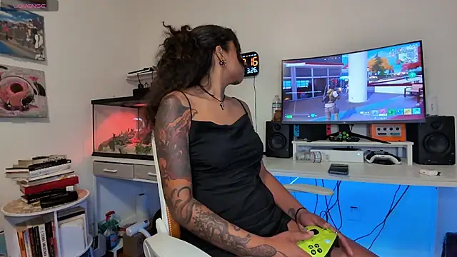 Snapshot of onlystrings chatting on 03/27/26, 02:17 onlystrings online show from 03/27/26, 02:17