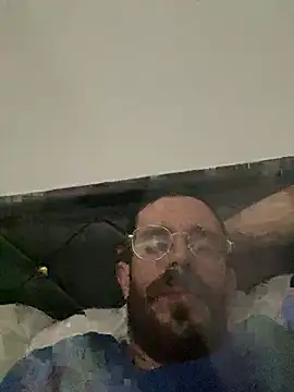 Snapshot of lolo7121 chatting on 04/18/26, 03:05 lolo7121 online show from 04/18/26, 03:05