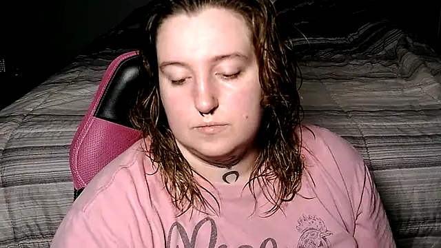 Snapshot of vanessraine chatting on 04/02/26, 02:20 vanessraine online show from 04/02/26, 02:20