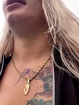 Snapshot of YouCandiSumisa chatting on 09/26/25, 06:23 YouCandiSumisa online show from 09/26/25, 06:23